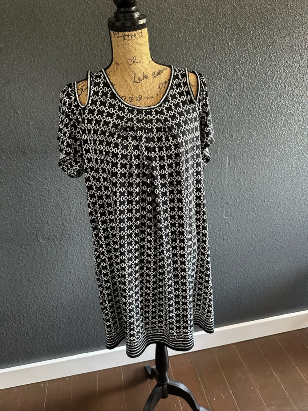 Max Studio Black & White Cold Shoulder Dress Size L – Flowy, Excellent Condition